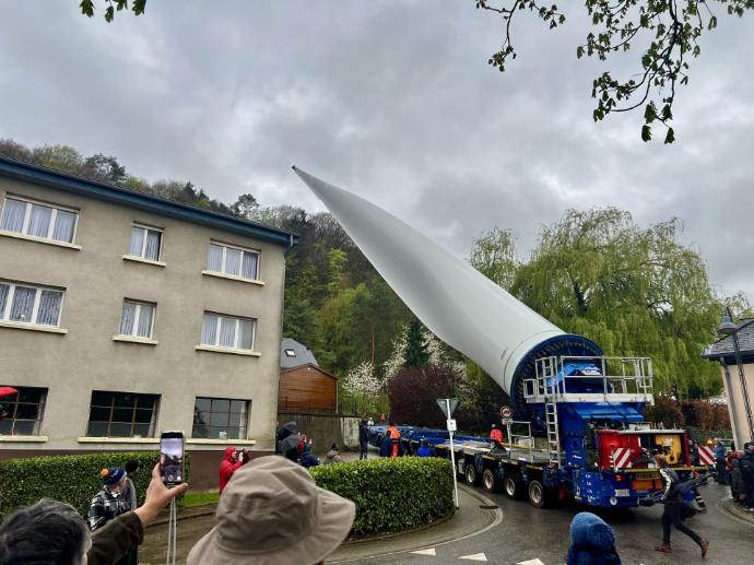 A turbine blade is transported in Beckerich